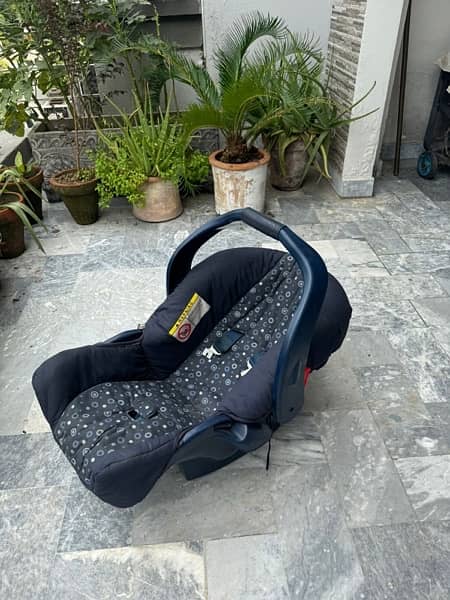 baby car seat/ baby cot 2