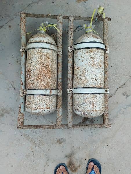 Genuine Suzuki Ravi CNG cylinders with frame 1