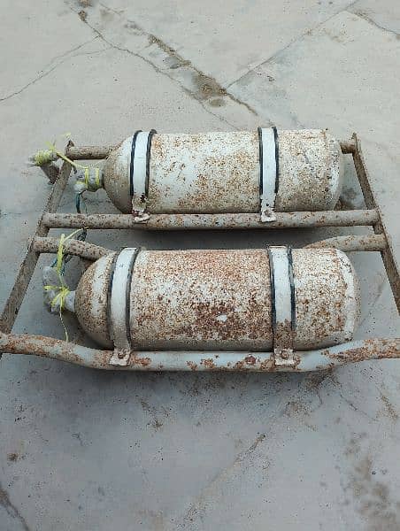 Genuine Suzuki Ravi CNG cylinders with frame 5