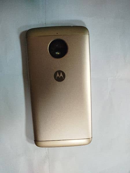 Motorola Moto E 4 Plus 1