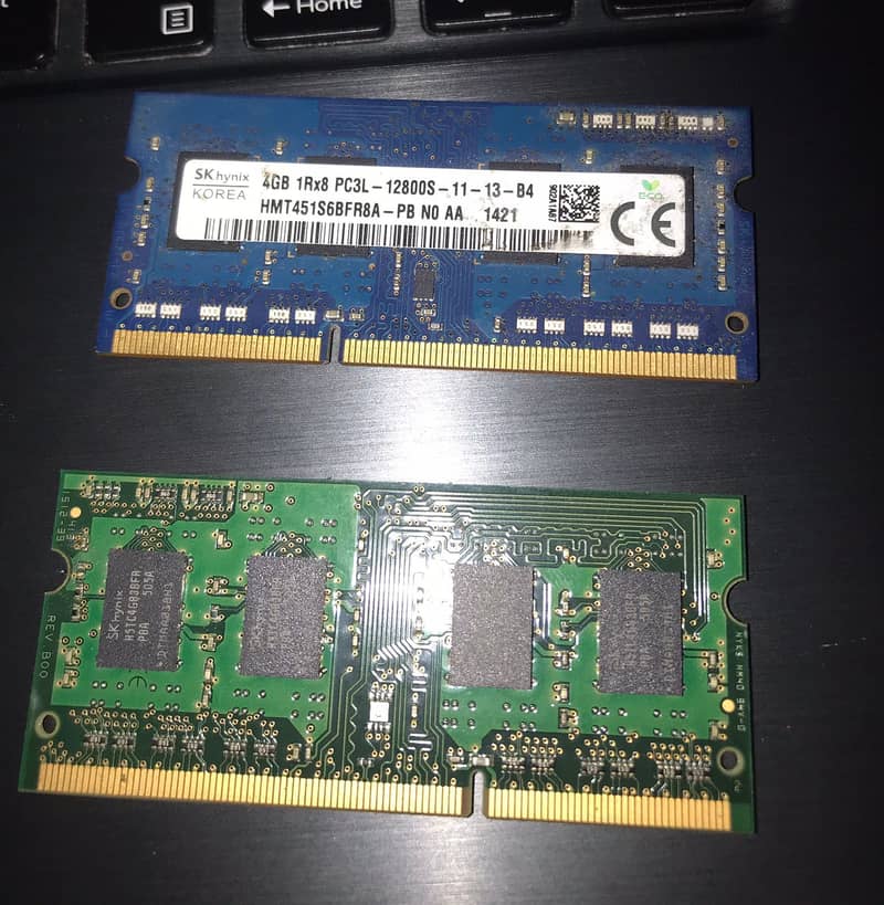 DDR3 4gb ram(both) available for sale 2