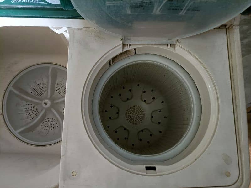 Haier Semi Automatic Washing Machine Jumbo Size 12 Litters 5