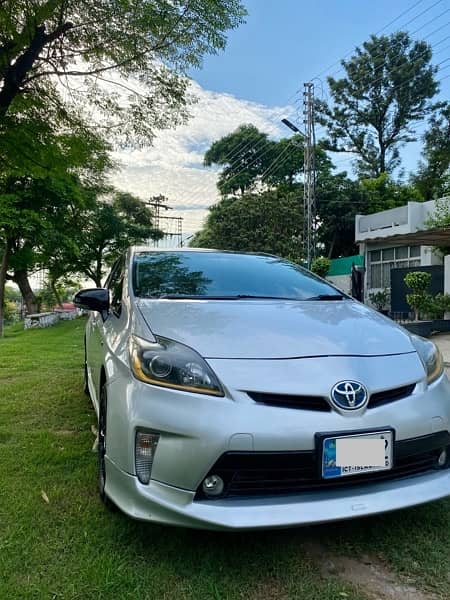 Toyota Prius 2013 S led 1.8 hybrid 3