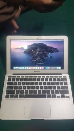 Sleek & Powerful Macbook Air 2015 4GB RAM 128GB SSD - 8/10