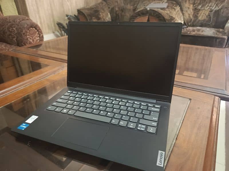 Lenovo V14 G3 1