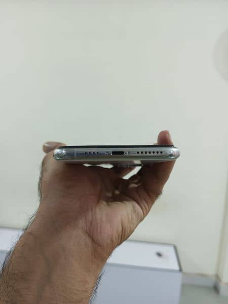 IPhone 11pro max 64gb not pta 2