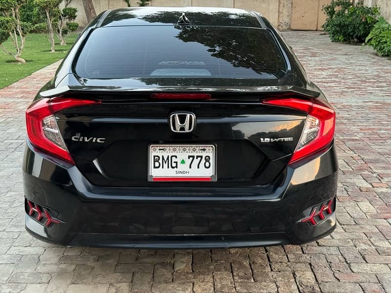 Honda Civic 2018 4