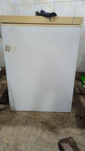 General deep freezer 3