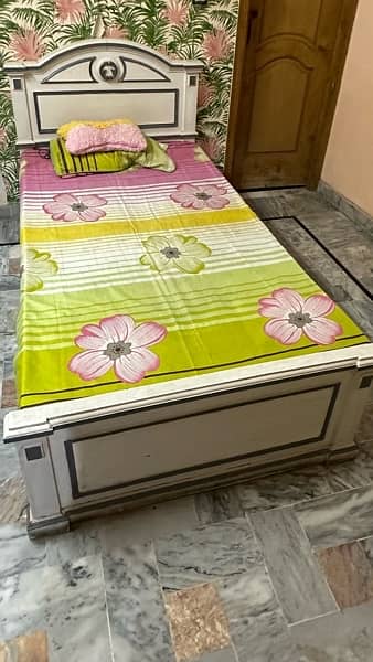 SINGLE BED WOODEN WITH TWO DRAWERS BUILT IN AND DRESSING TABLE 2