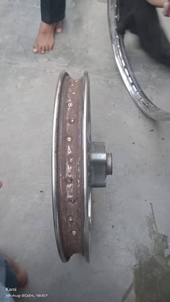 Honda 125 rim back with drum 4