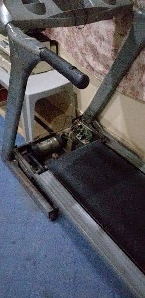 Advance Treadmill in good condition 4