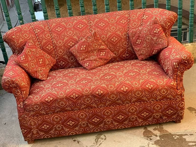 sofa 3- seaters in good condition 1