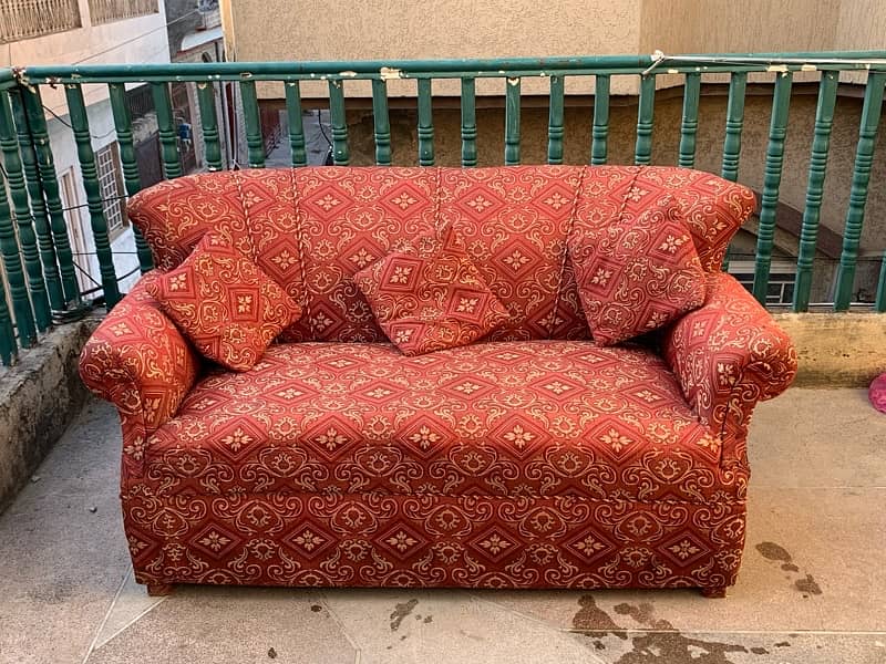 sofa 3- seaters in good condition 3