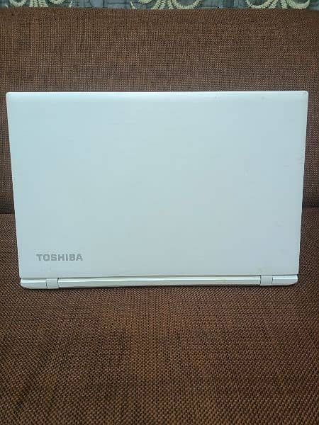 Toshiba 8GB/128GB, AMD A4-7210 7th Gen, 15.6" FHD Radeon R3 Graphics 1