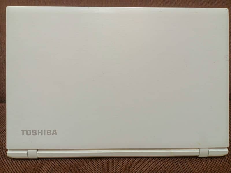 Toshiba 8GB/128GB, AMD A4-7210 7th Gen, 15.6" FHD Radeon R3 Graphics 5