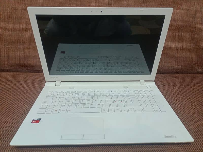 Toshiba 8GB/128GB, AMD A4-7210 7th Gen, 15.6" FHD Radeon R3 Graphics 6