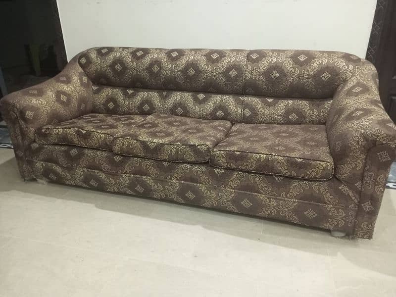 8 seater sofa in Good condition 1