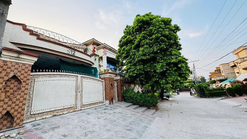 Used Kanal house at prime location for sale 1