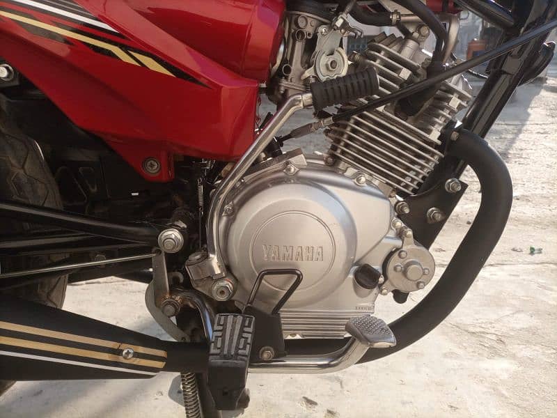 YB 125Z  2022  RED 3