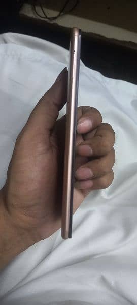 vivo y85a  4gb/64 gb.    condition 10.9  glass barak 2