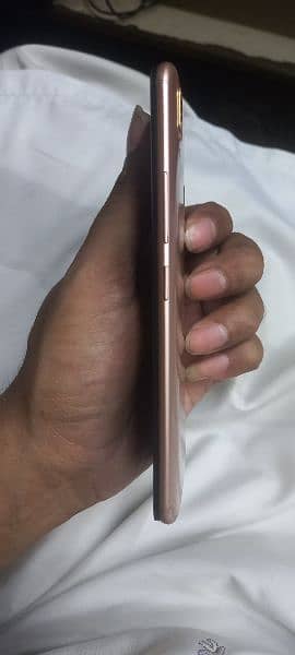 vivo y85a  4gb/64 gb.    condition 10.9  glass barak 3