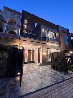 Luxurious Designer 5 Marla brand new House For Sale in Bahria Town Lahore 0