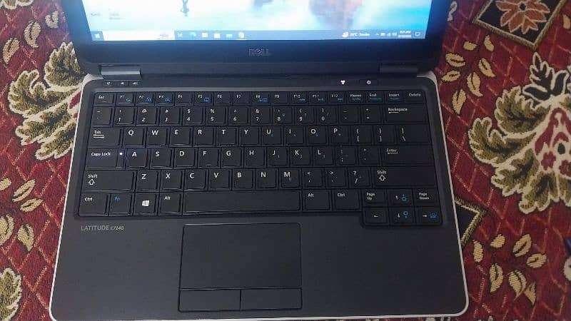 DELL LATITUDE E7240 2