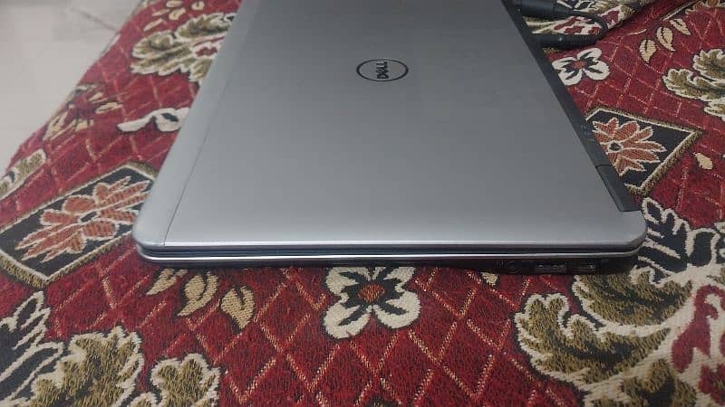 DELL LATITUDE E7240 5