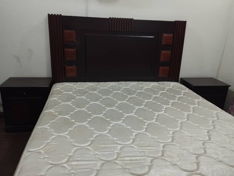 Double bed with side tables 2