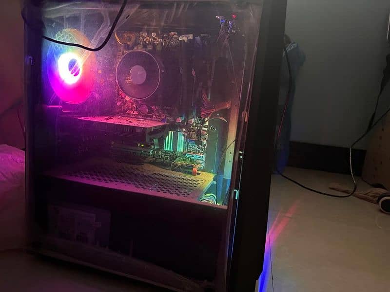 Gaming PC with Keyboard and LED 2