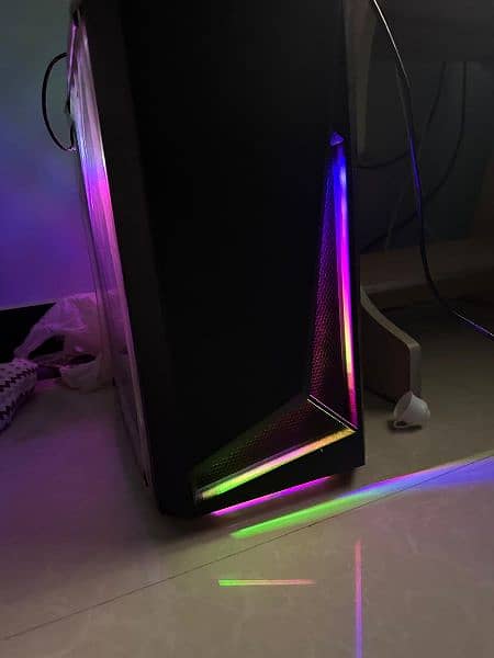 Gaming PC with Keyboard and LED 4