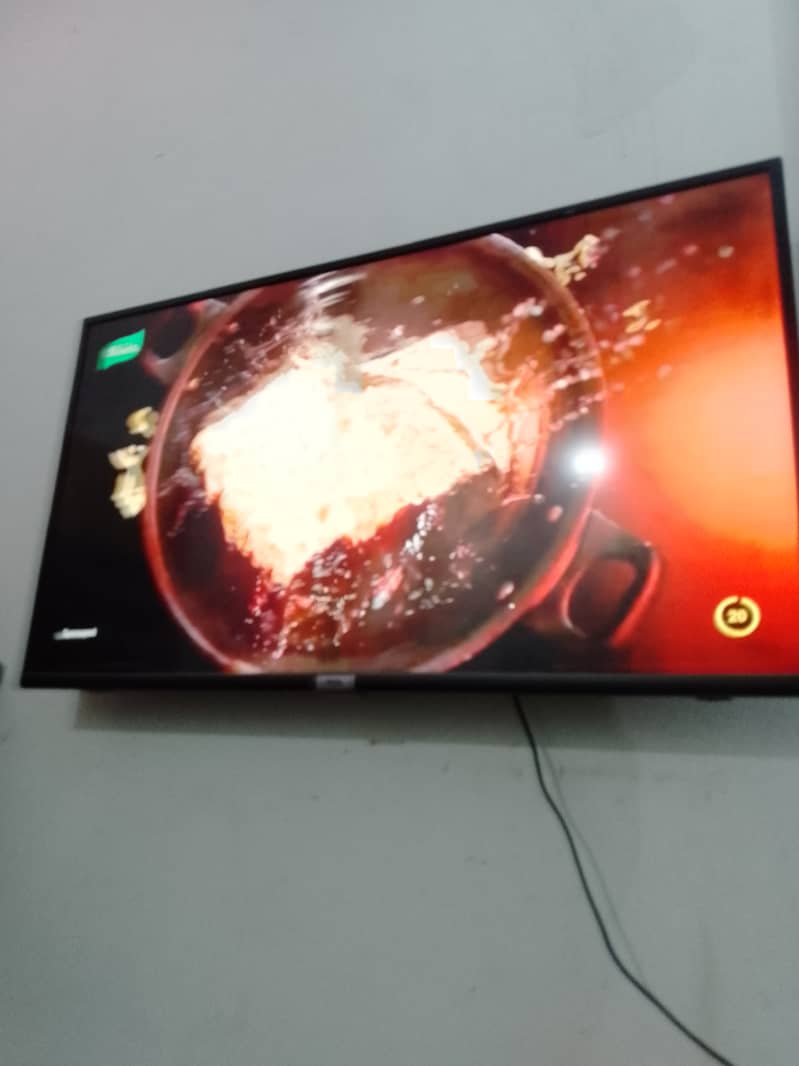 TCL led for sale 40" inche 1