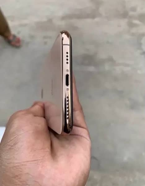 IPhone xs max golden 4