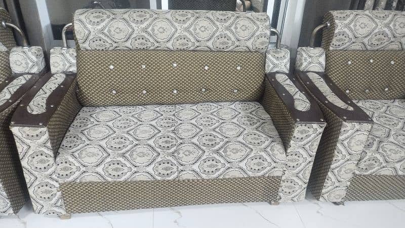 7 seater sofa set. in good condition 3