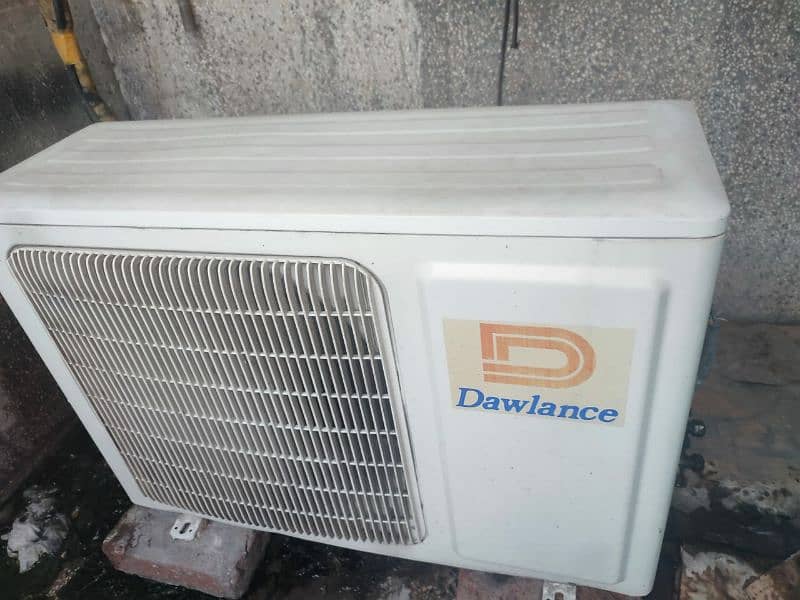 1.5 ton non inverter dawlance AC for sale 0