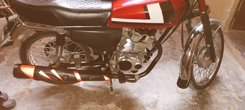 Honda 125 for sale urgently blkul ok bike ha second owner hn ma 7