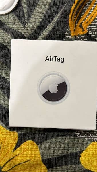 Apple Airtag, woven luggage and keyring 1