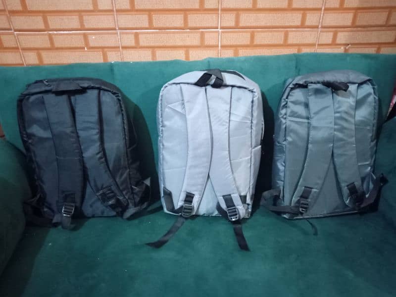 Laptop Bags (Maximum capacity of carrying 4 Laptops at a time) 7