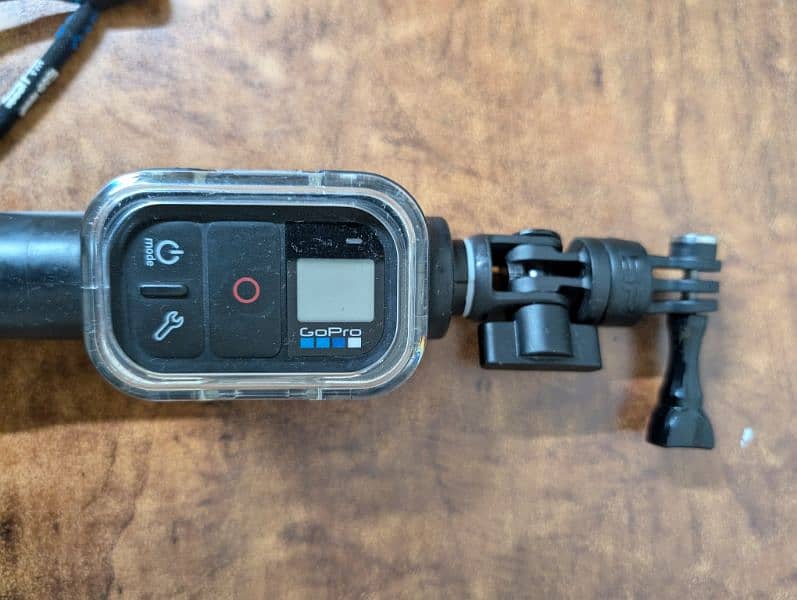 Go Pro Waterproof Remote with Tripod 1