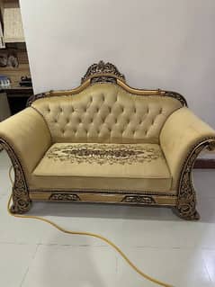 i m selling my sofa set 0