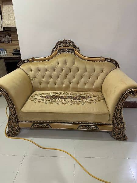 i m selling my sofa set 0