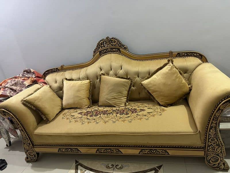 i m selling my sofa set 3