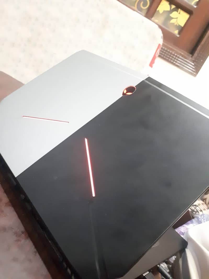 ALIENWARE R1 SERIES GAMING LAPTOP (PLEASE READ AD) 6