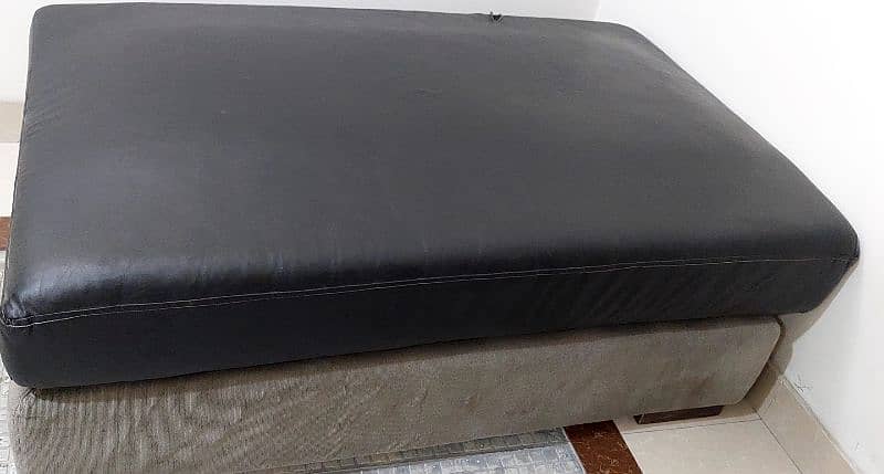 Original Italian TV louche sofa available for Sale 6