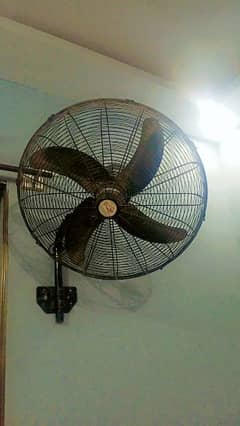 bracket fan used and good condition 0