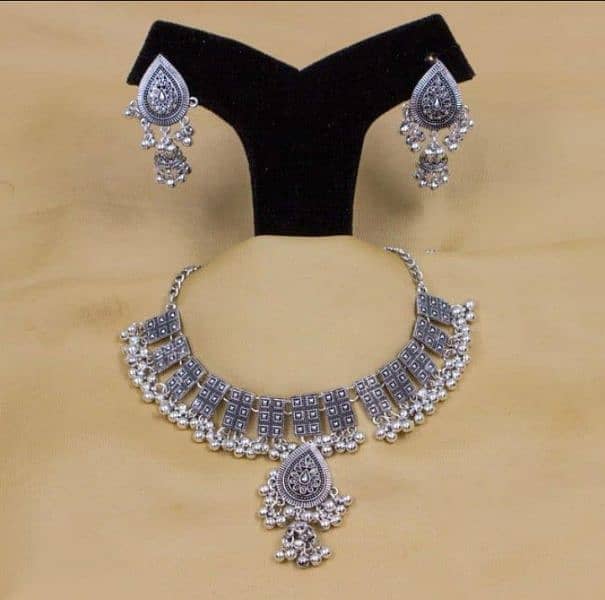 Antique style artificial choker set 0