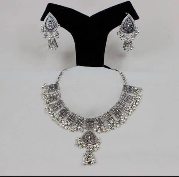 Antique style artificial choker set 1