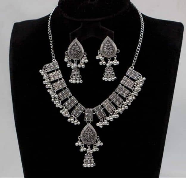 Antique style artificial choker set 2