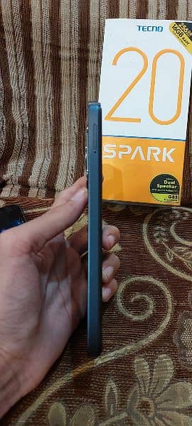 TECNO SPARK 20n Cdtn 10/10 hain
With free customize cover 
16/256 gb 3