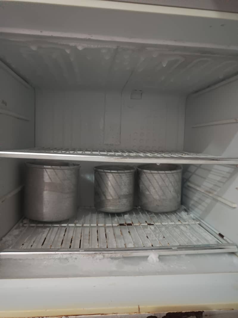 Dowlance fridge in excellent running condition in original compressor 2